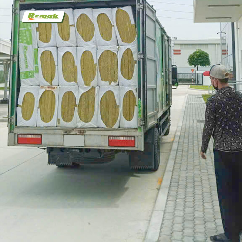 Remak giao hàng đến công trình 24/7, đảm bảo tiến độ nhanh chóng